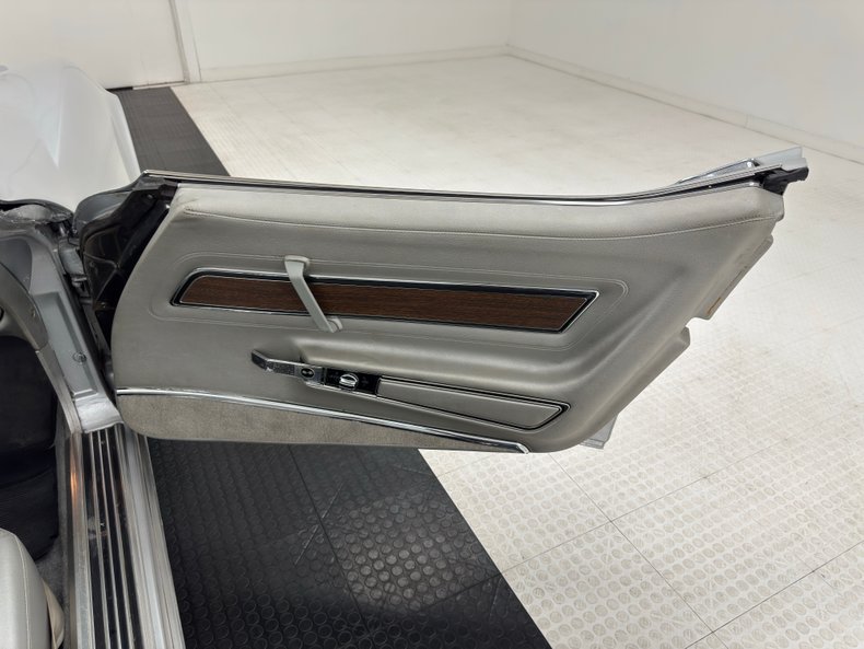 Unknown-Corvette-1974-Silver-Mist-Metallic-Silver-47