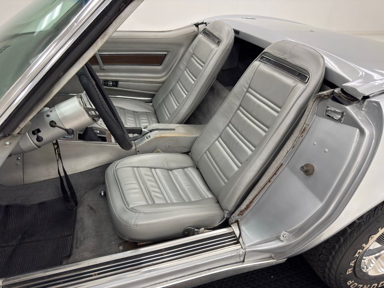 Unknown-Corvette-1974-Silver-Mist-Metallic-Silver-48