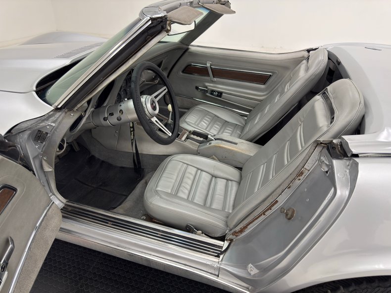 Unknown-Corvette-1974-Silver-Mist-Metallic-Silver-49