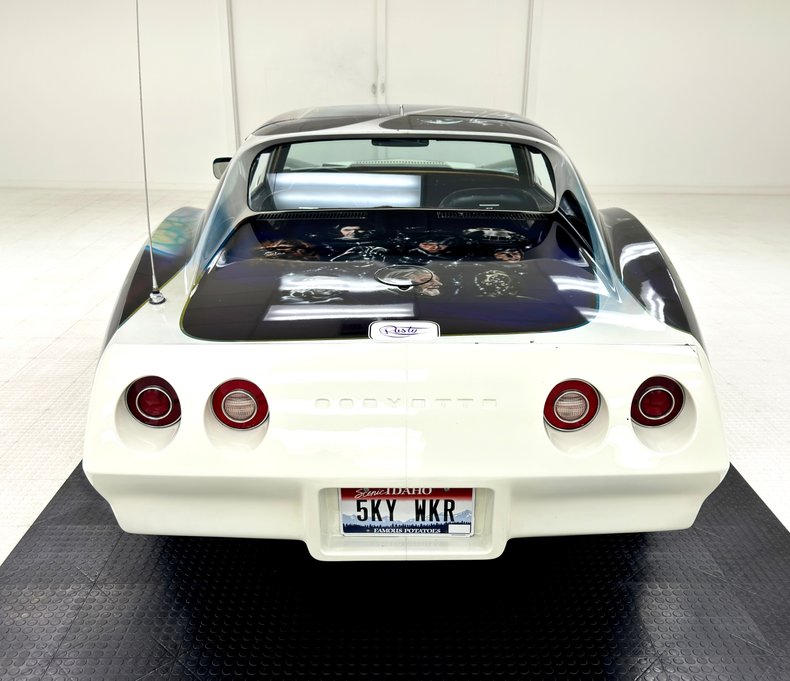 Unknown-Corvette-1974-White-Black-17