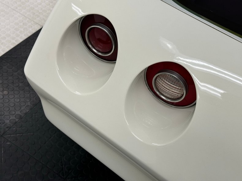 Unknown-Corvette-1974-White-Black-2