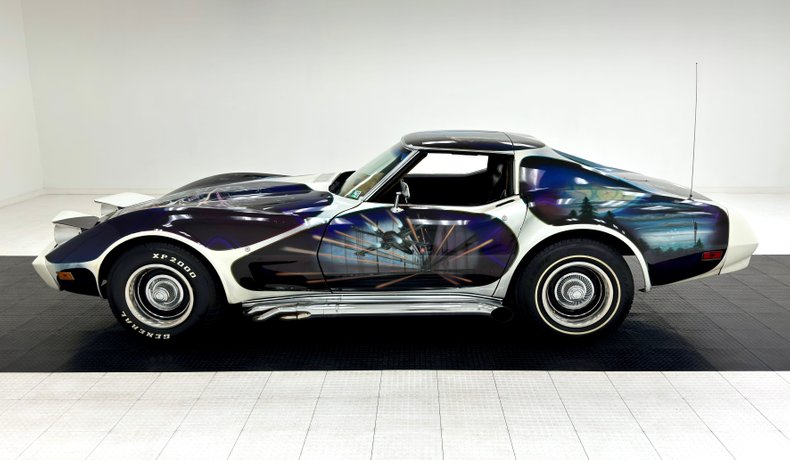 Unknown-Corvette-1974-White-Black
