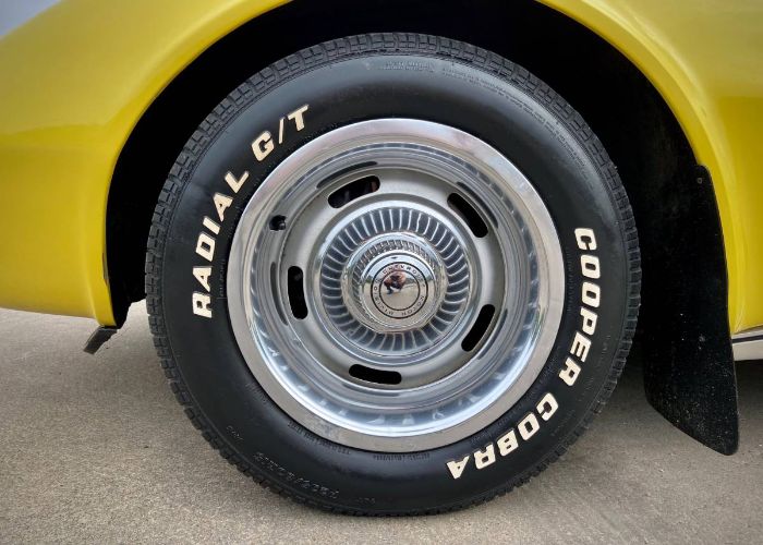 Unknown-Corvette-1974-Yellow