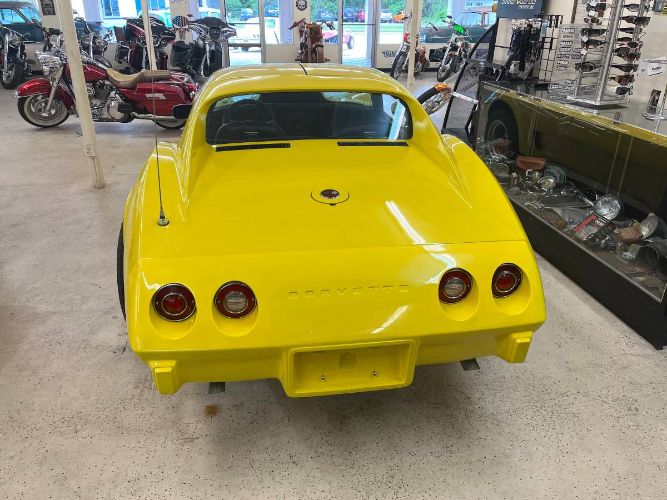 Unknown-Corvette-1975-10