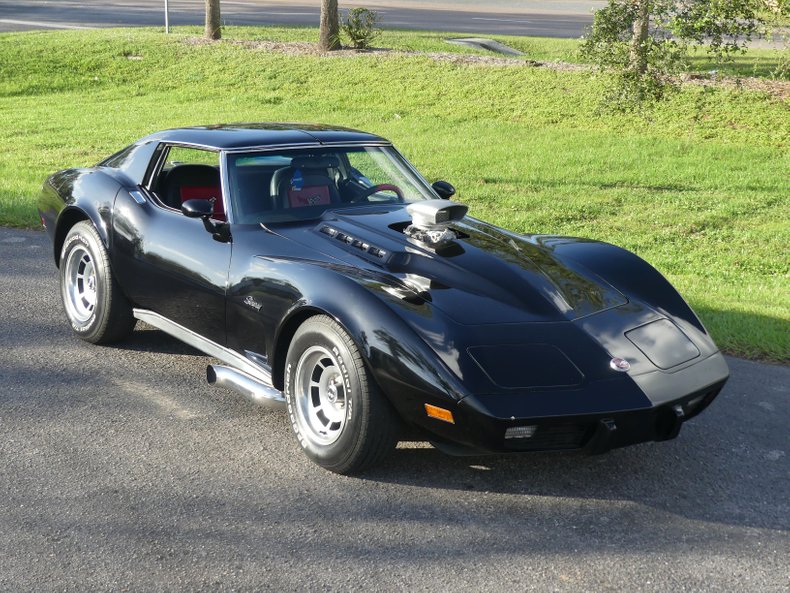 Unknown-Corvette-1975-Black-Black-and-Red-10