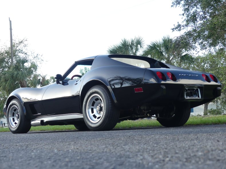 Unknown-Corvette-1975-Black-Black-and-Red-13