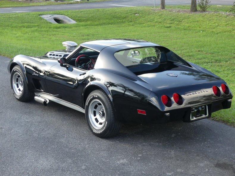 Unknown-Corvette-1975-Black-Black-and-Red-14