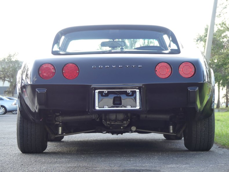 Unknown-Corvette-1975-Black-Black-and-Red-15