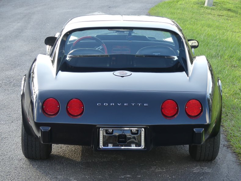 Unknown-Corvette-1975-Black-Black-and-Red-16
