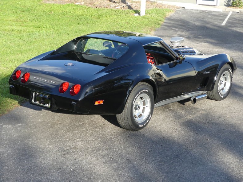 Unknown-Corvette-1975-Black-Black-and-Red-18