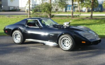 Unknown-Corvette-1975-Black-Black-and-Red-21