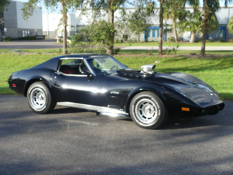 Unknown-Corvette-1975-Black-Black-and-Red-21