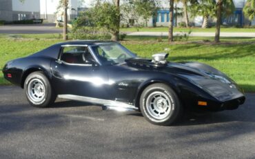 Unknown-Corvette-1975-Black-Black-and-Red-22