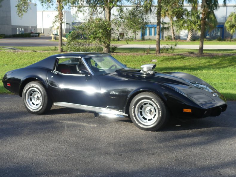 Unknown-Corvette-1975-Black-Black-and-Red-22