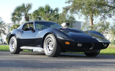 Unknown-Corvette-1975-Black-Black-and-Red-23