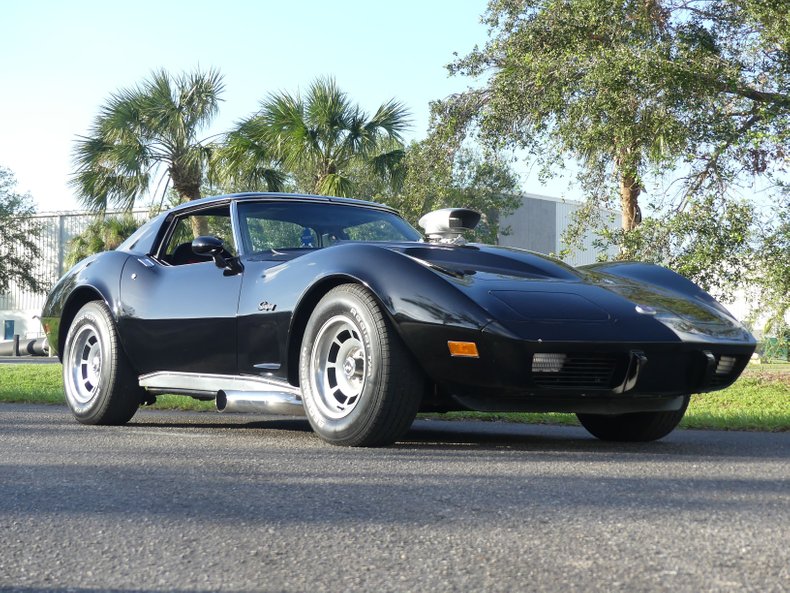 Unknown-Corvette-1975-Black-Black-and-Red-23