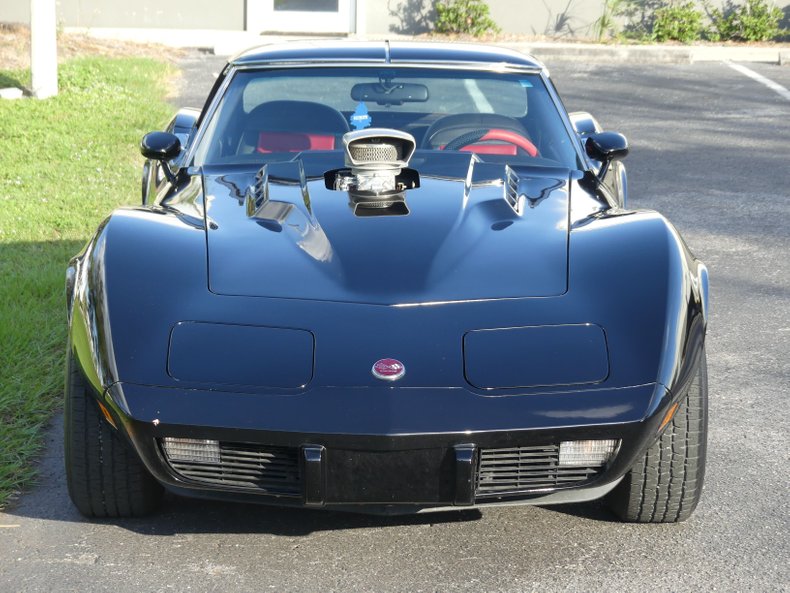 Unknown-Corvette-1975-Black-Black-and-Red-24