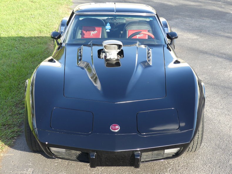 Unknown-Corvette-1975-Black-Black-and-Red-25