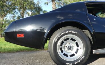 Unknown-Corvette-1975-Black-Black-and-Red-30