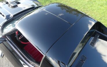 Unknown-Corvette-1975-Black-Black-and-Red-33