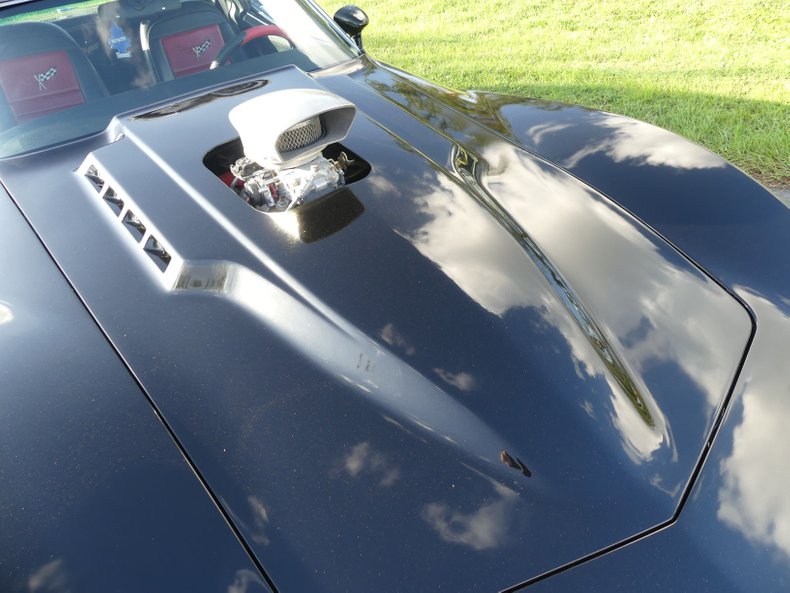 Unknown-Corvette-1975-Black-Black-and-Red-36
