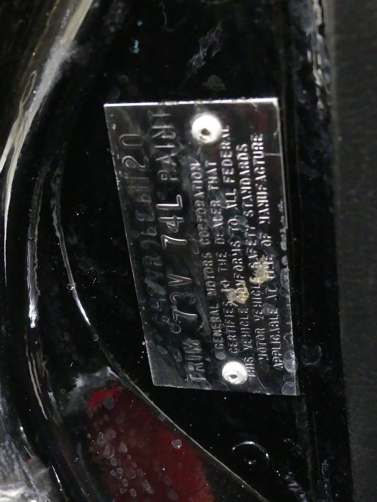 Unknown-Corvette-1975-Black-Black-and-Red-38
