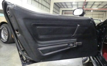 Unknown-Corvette-1975-Black-Black-and-Red-40