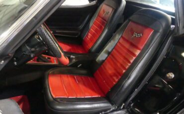 Unknown-Corvette-1975-Black-Black-and-Red-42