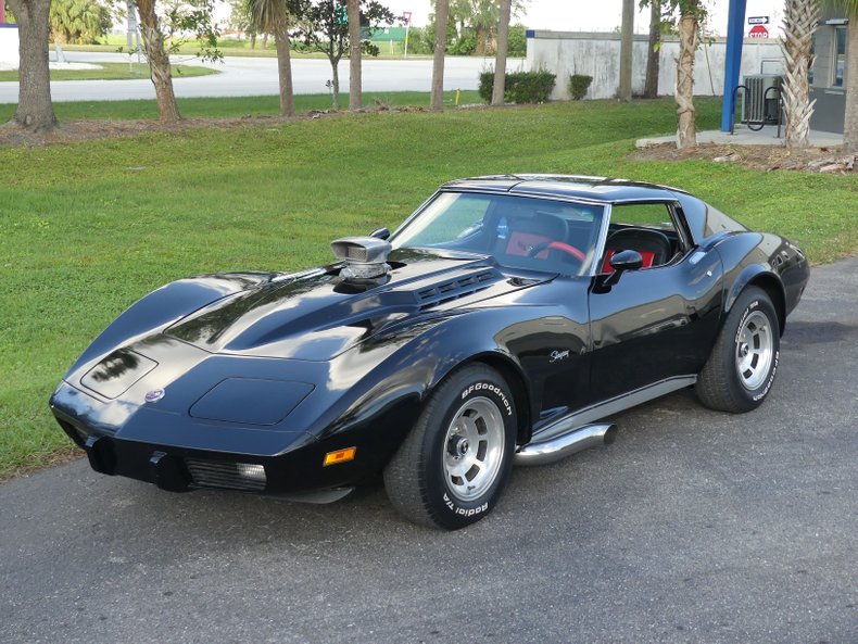 Unknown-Corvette-1975-Black-Black-and-Red-44