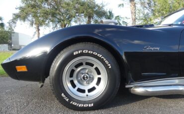 Unknown-Corvette-1975-Black-Black-and-Red-45