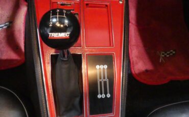 Unknown-Corvette-1975-Black-Black-and-Red-48
