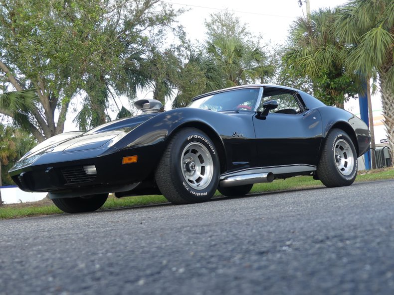Unknown-Corvette-1975-Black-Black-and-Red-5