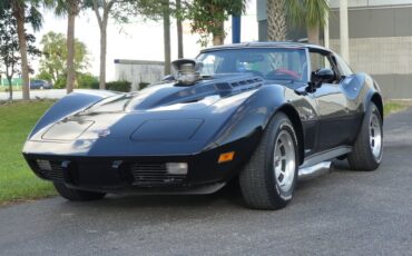 Unknown-Corvette-1975-Black-Black-and-Red-6