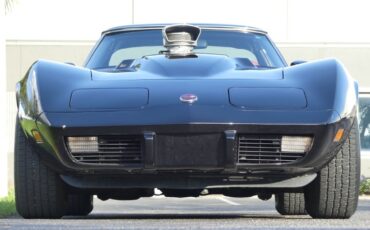 Unknown-Corvette-1975-Black-Black-and-Red-7