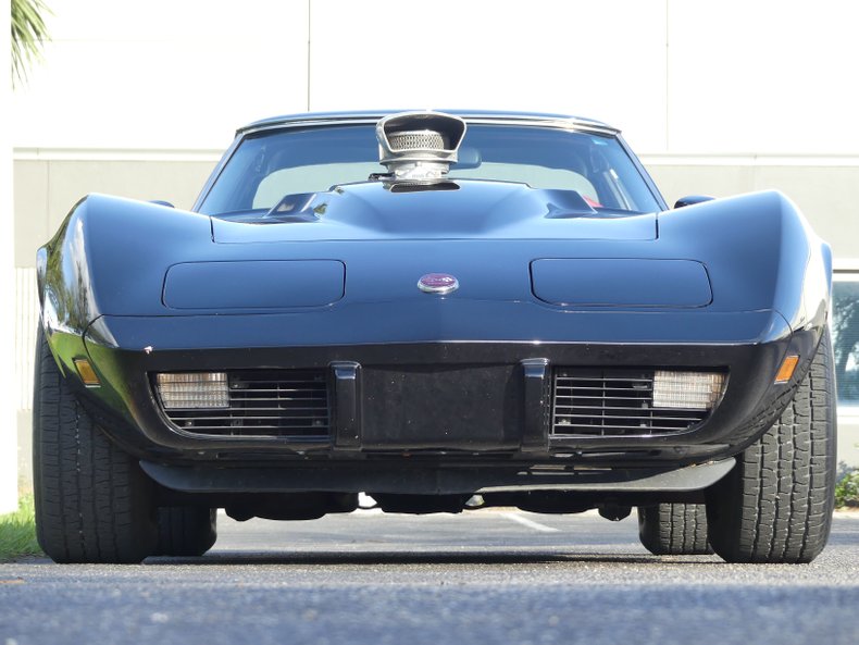 Unknown-Corvette-1975-Black-Black-and-Red-7