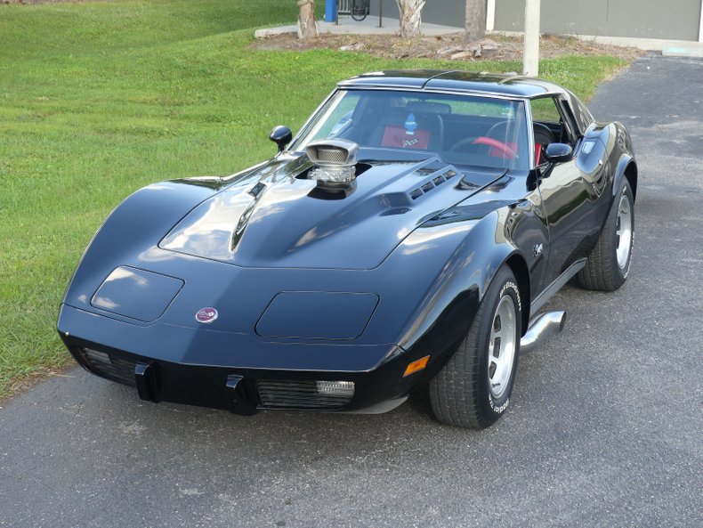 Unknown-Corvette-1975-Black-Black-and-Red-9