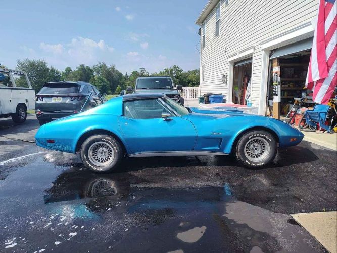 Unknown-Corvette-1975-Blue-Silver-Leather-1
