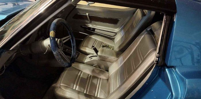 Unknown-Corvette-1975-Blue-Silver-Leather-3