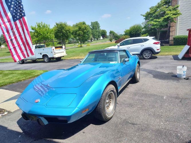 Unknown-Corvette-1975-Blue-Silver-Leather