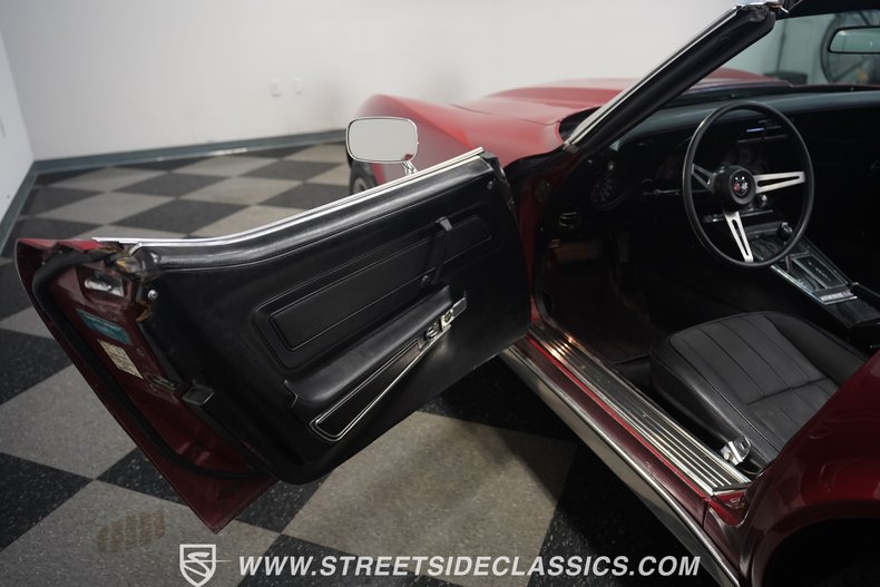 Unknown-Corvette-1975-Dark-Red-Metallic-Black-45