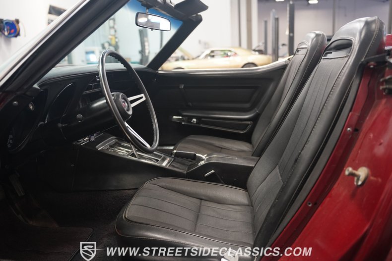 Unknown-Corvette-1975-Dark-Red-Metallic-Black-47