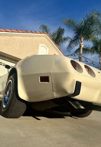 Unknown-Corvette-1975-Off-White-Tan-2