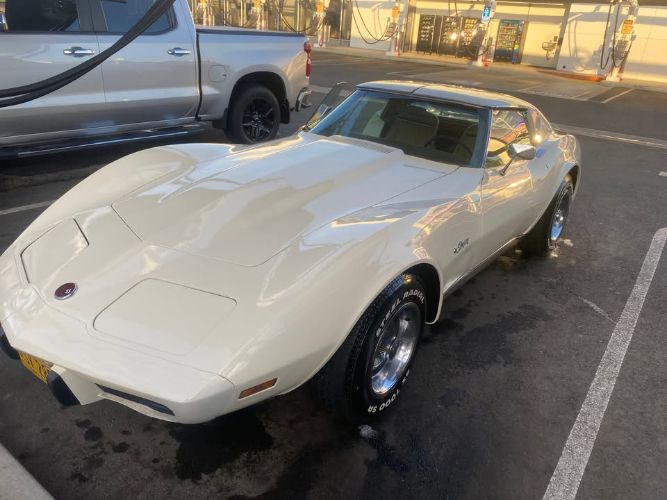 Unknown-Corvette-1975-Off-White-Tan-3