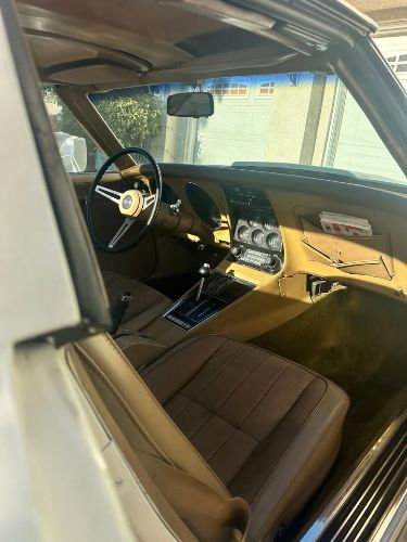 Unknown-Corvette-1975-Off-White-Tan-5