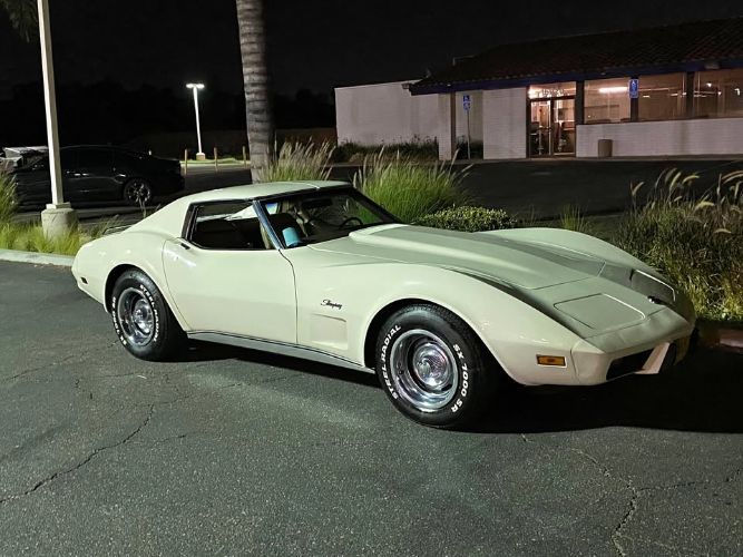 Unknown-Corvette-1975-Off-White-Tan-9
