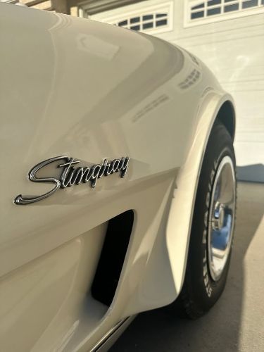 Unknown-Corvette-1975-Off-White-Tan