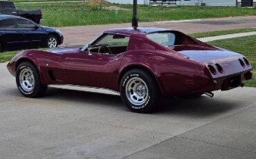 Unknown-Corvette-1975-Red-1
