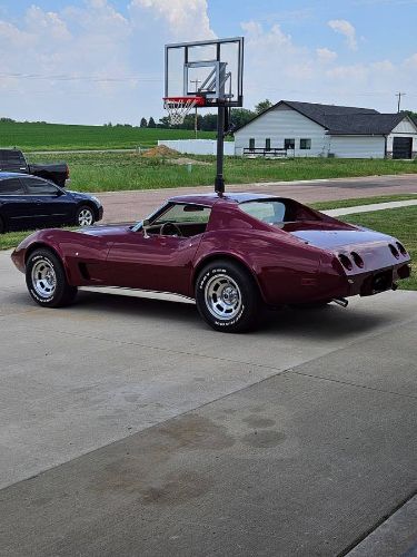 Unknown-Corvette-1975-Red-1
