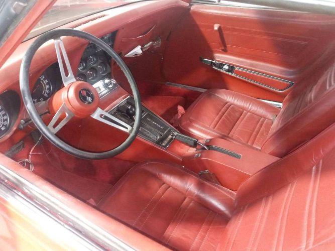 Unknown-Corvette-1975-Red-1