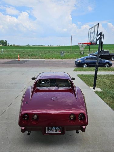 Unknown-Corvette-1975-Red-2